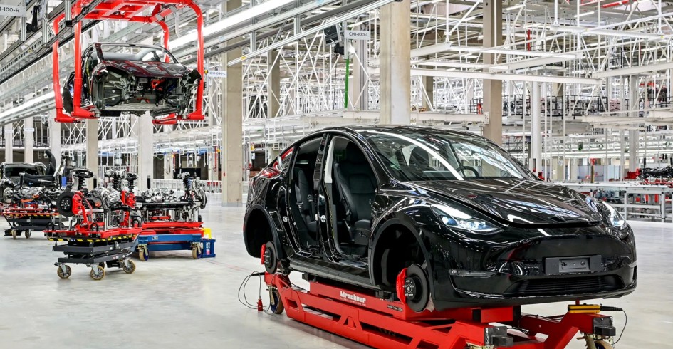 TESLA АНОНСИРОВАЛА ВЫХОД РОБОТАКСИ НА ОСНОВЕ СВОЕГО ЭЛЕКТРОКАРА